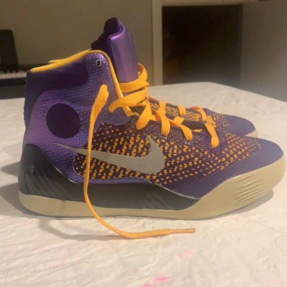 Kobe elite flyknit IX youth or women